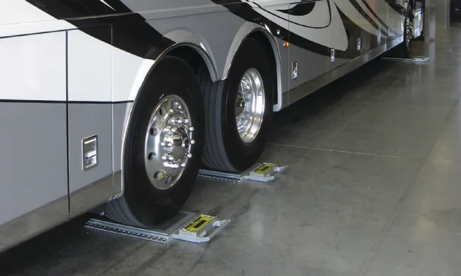 Individual wheel weights, axle weights and GVW (Gross  Vehicle Weight) can be determined using an LP600™ scale pad  under each wheel.