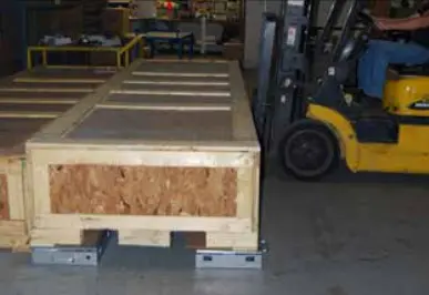 Oversized packages that aren’t easily weighed are placed on the SW™ scales.